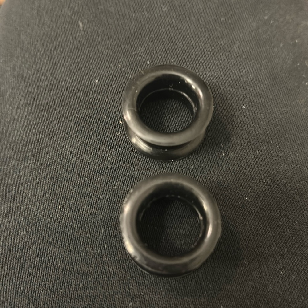 Silicone eyelet/tunnels black